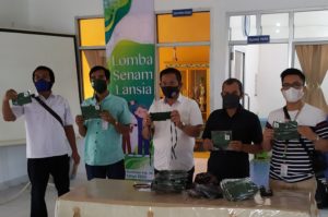 BRG Distribusikan Masker Kain Desa Menang Raya ke Puskesmas